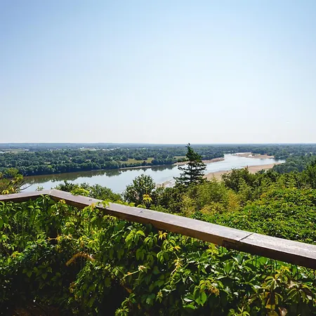 Chateau Avec Vue Imprenable Sur La Loire - Au Calme Et Nature