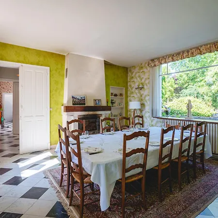 Habitación en casa particular Chateau Avec Vue Imprenable Sur La Loire - Au Calme Et Nature Chènehutte-les-Tuffeaux